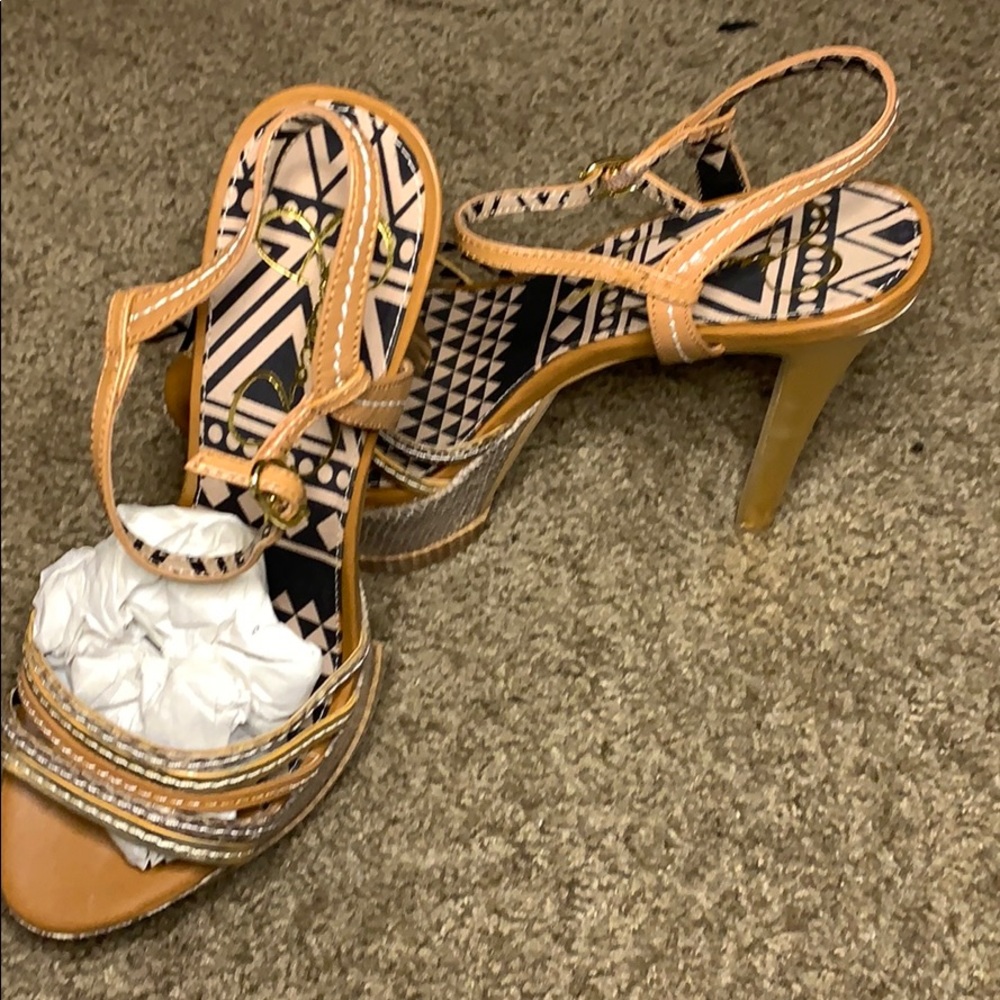 Shoes - Picture 2 of 4